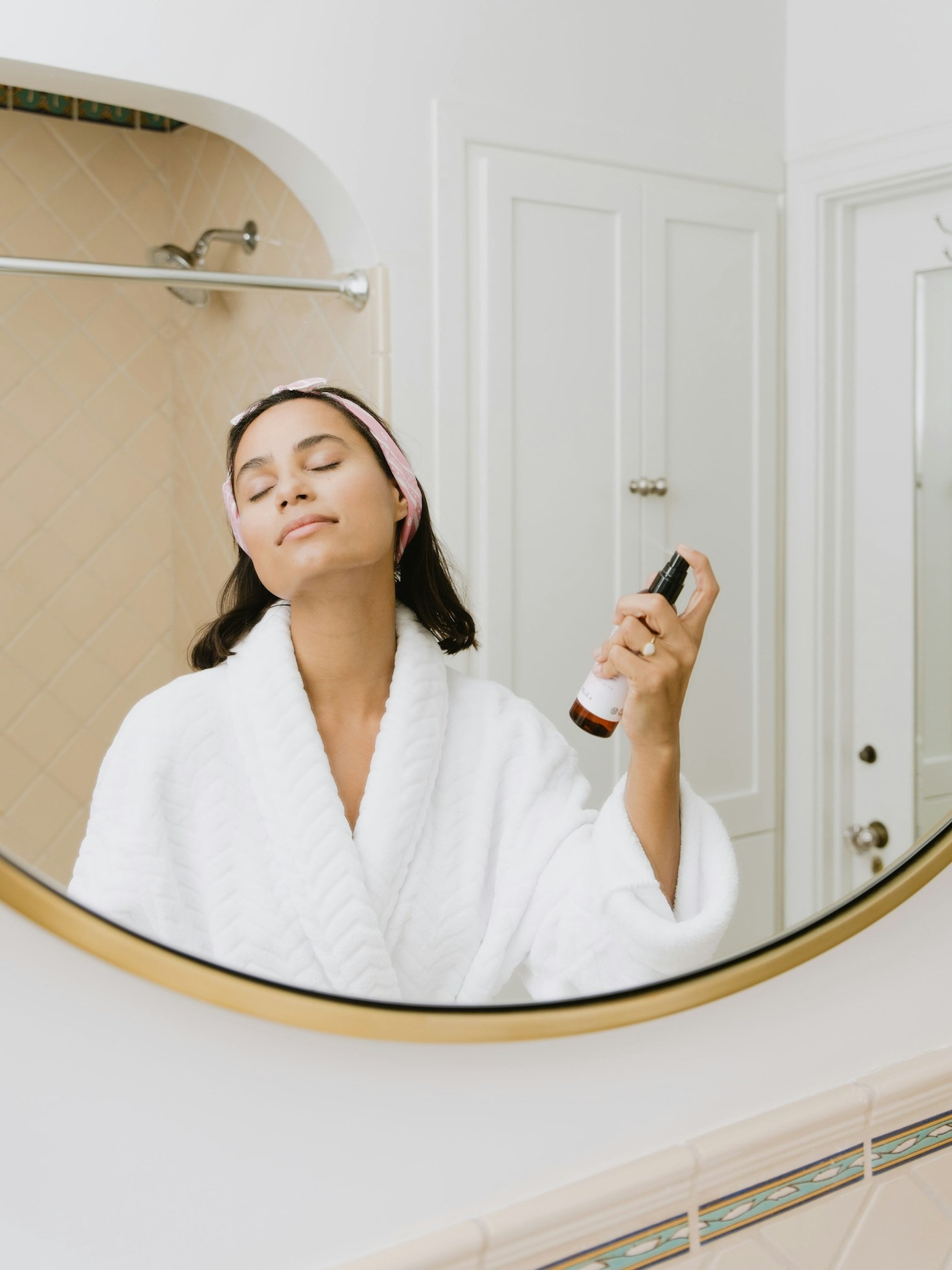 Guía definitiva sobre la doble limpieza facial para piel madura